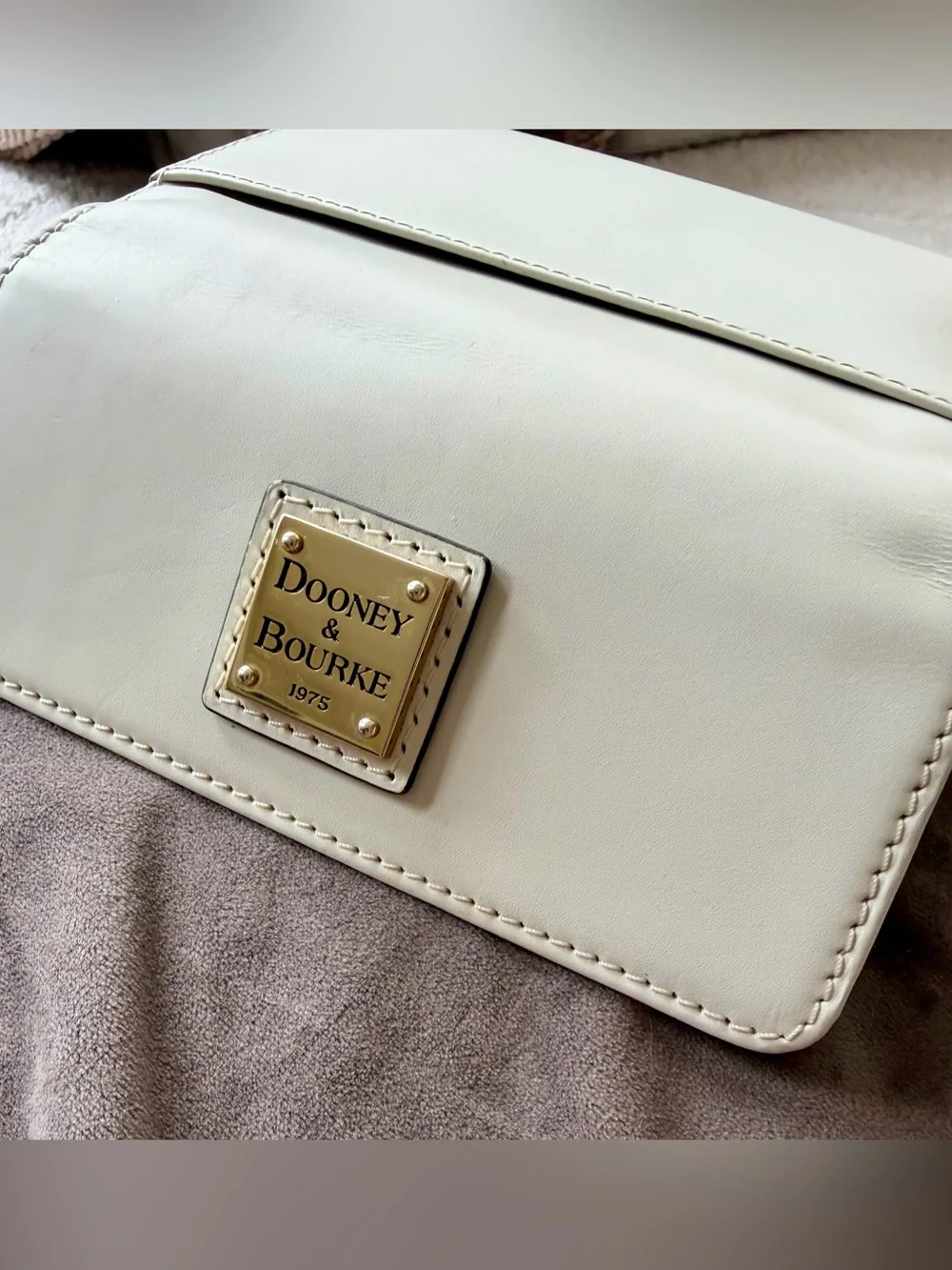NWOT Dooney & Bourke Wexford Small Flap Wallet Ivory Leather Gold Logo
